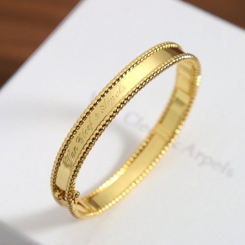 Van Cleef & Arpels 뻬를리 시그니처 브레이슬릿 팔찌