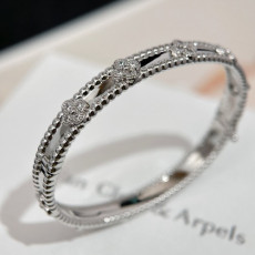 Van Cleef & Arpels 뻬를리 스위트 클로버 브레이슬릿 팔찌