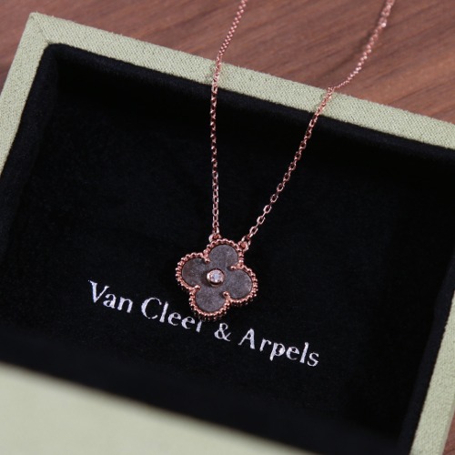 Van Cleef & Arpels 반클 홀리데이 에디션 옵시디언 알함브라 목걸이 네크리스