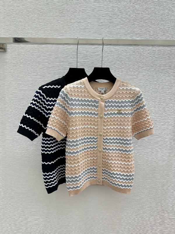 샤넬 이른봄 신상 반팔 가디건