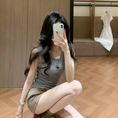 프라다 26 신상 민소매