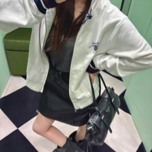 프라다 26SS 초봄 신상 집업