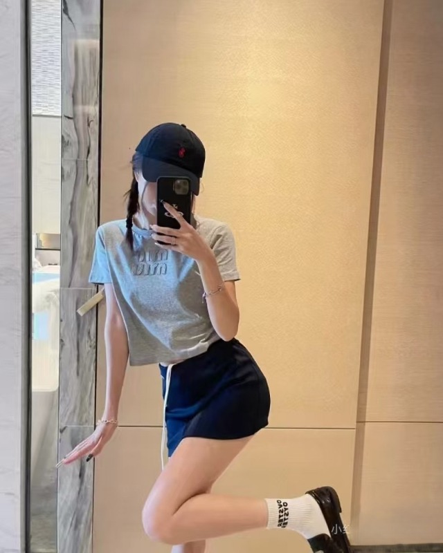 미우미우 26SS 패치 반팔 티