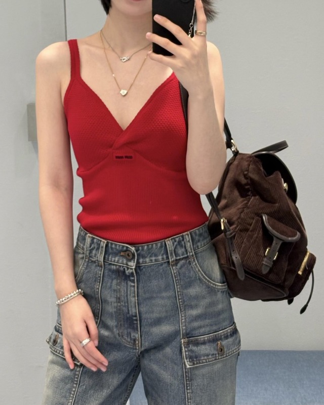 미우미우 26Ss 이른 봄 신상 민소매