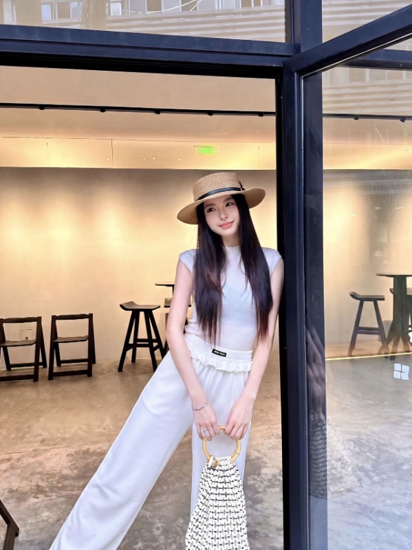 미우미우 2026SS 신상 팬츠