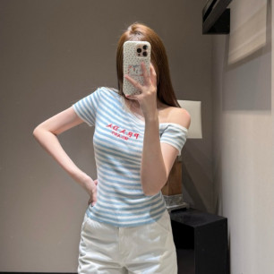 프라다 26 봄여름 신상 반팔