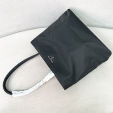 프라다 롱 핸들 나일론 토트백 35cm