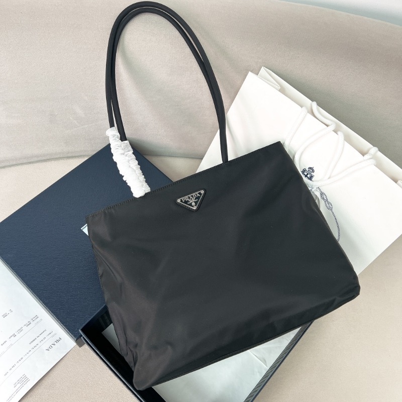 프라다 롱 핸들 나일론 토트백 30cm
