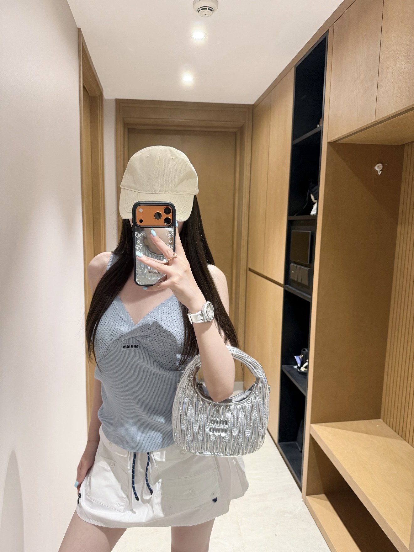 미우미우 𝟐𝟔 캐시미어 나시