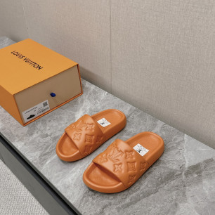 루이비통 신상 엠보싱 로고 슬라이드