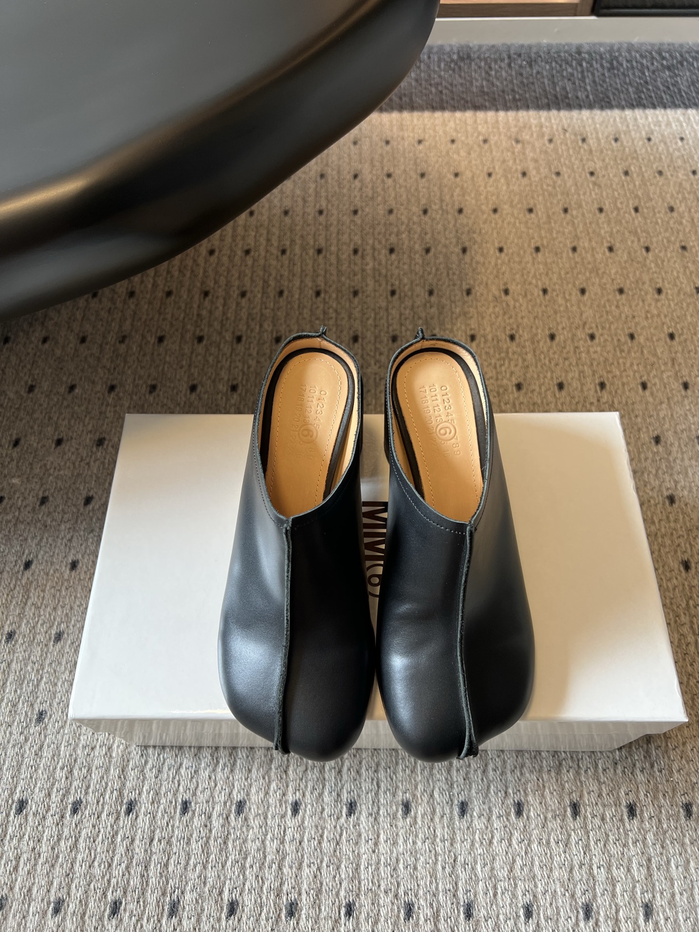 마르지엘라 26SS 신상 타비 힐 뮬 7cm