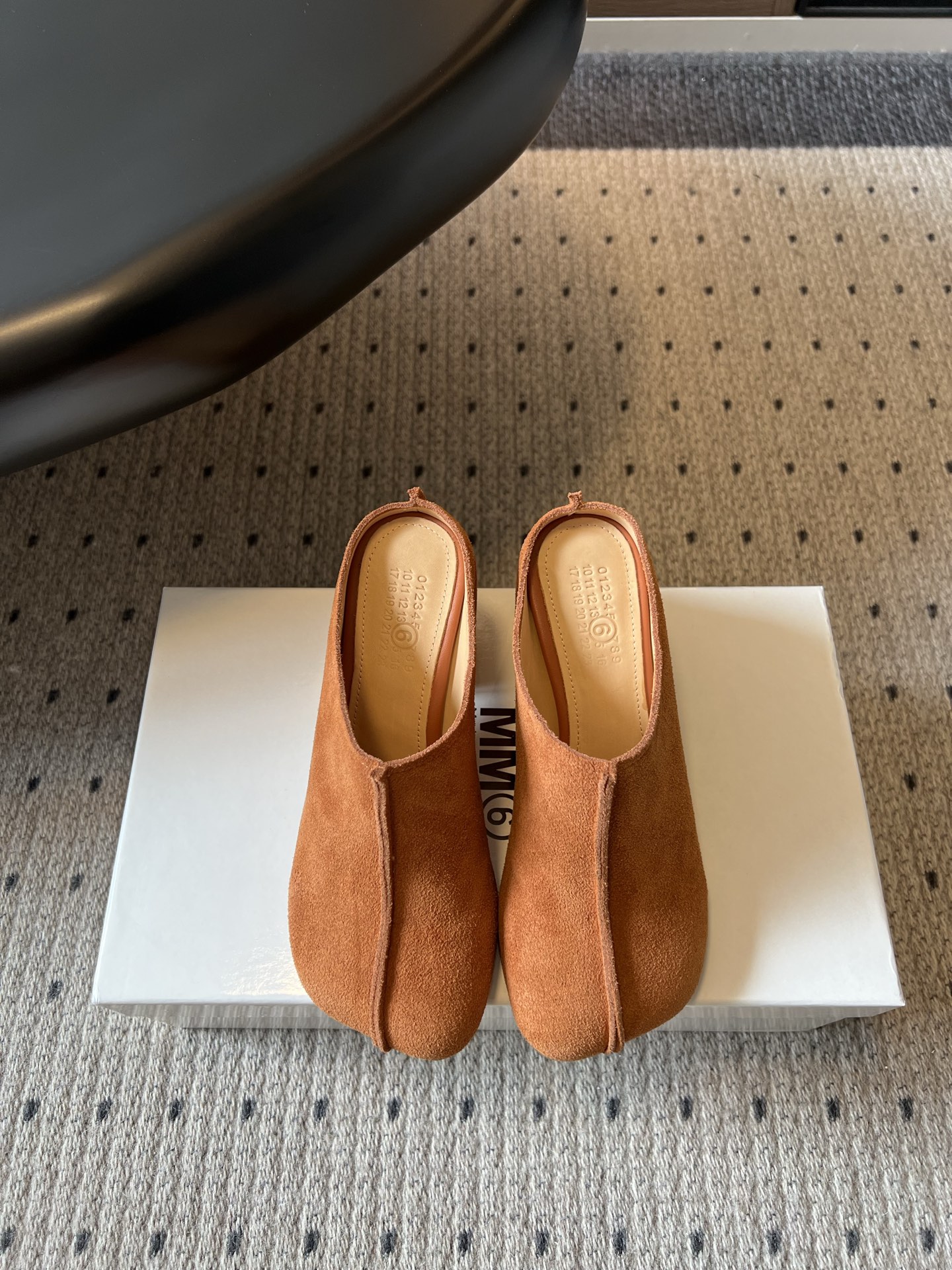 마르지엘라 26SS 신상 타비 힐 뮬 7cm