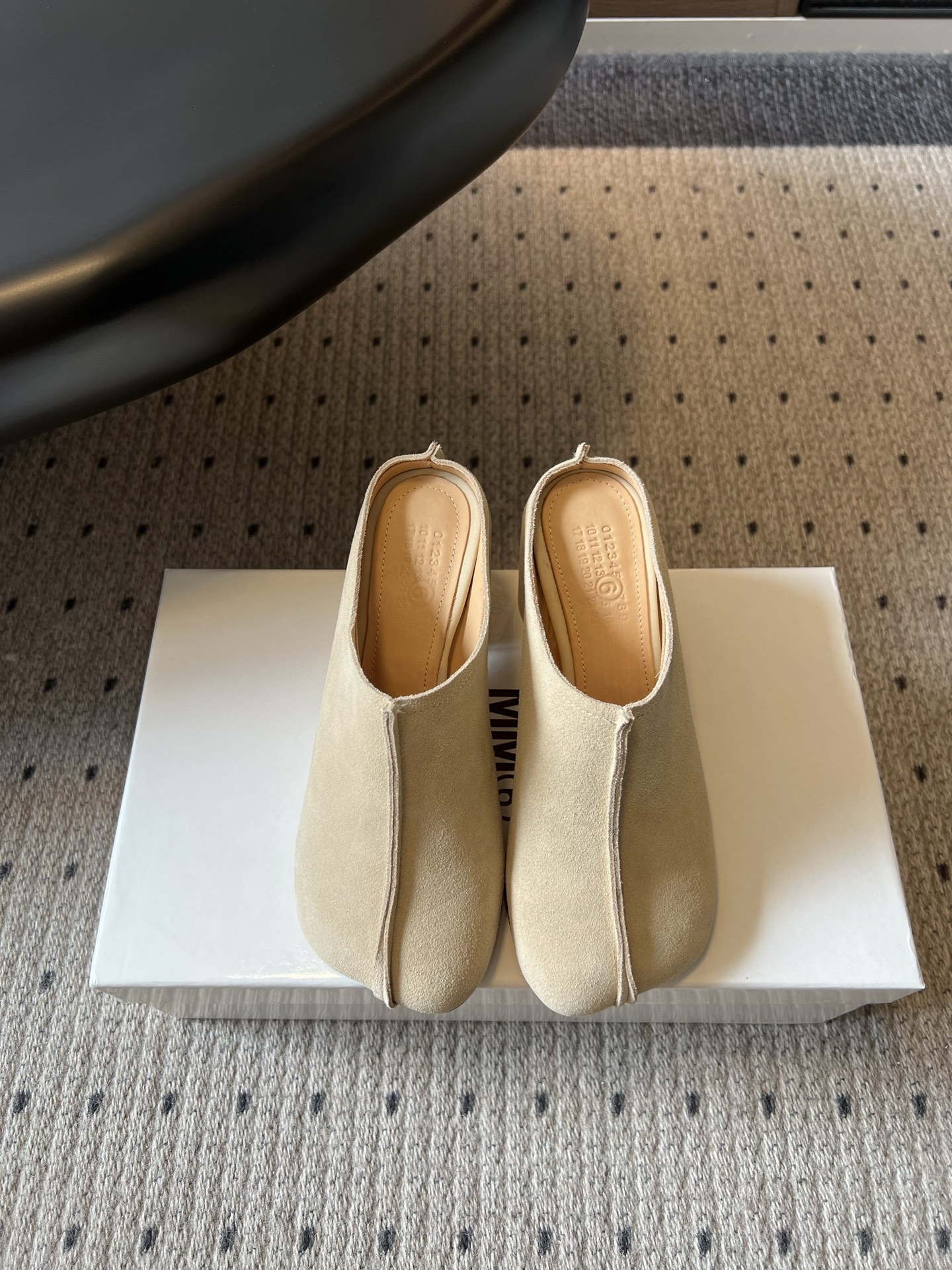 마르지엘라 26SS 신상 타비 힐 뮬 7cm