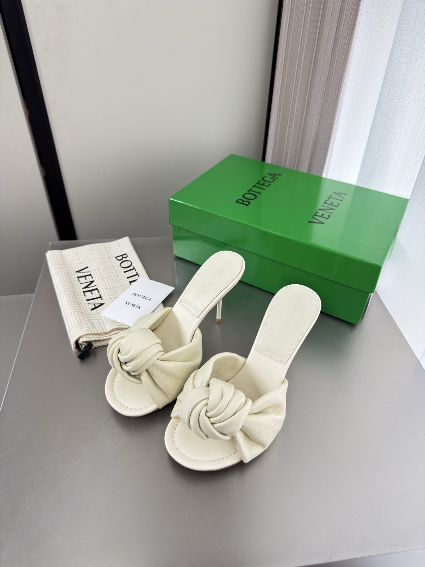 보테가베네타 체리 뮬 9cm