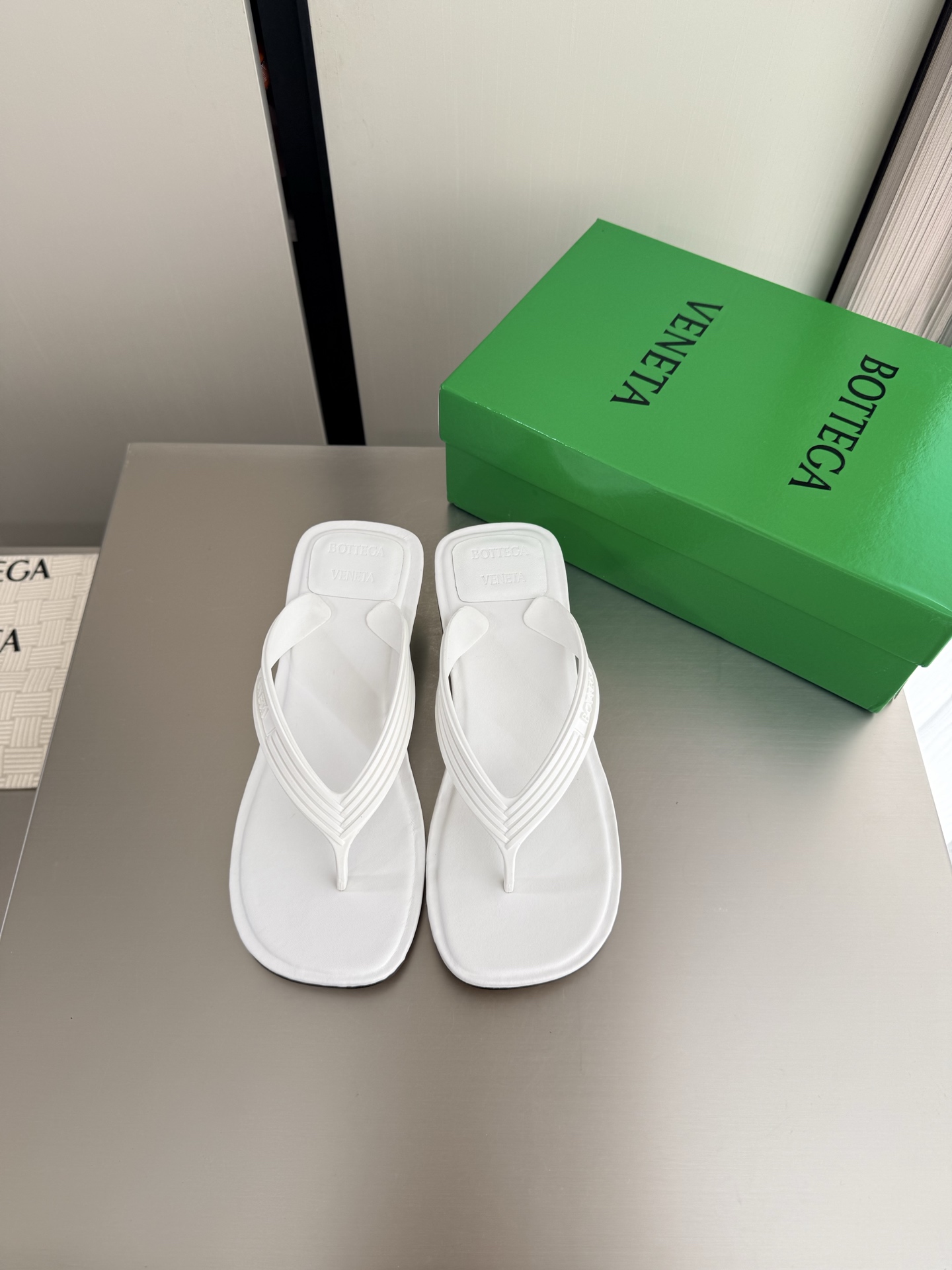 보테가베네타 삼피에리 T 스트랩 힐 샌들 5cm
