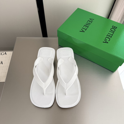 보테가베네타 삼피에리 T 스트랩 힐 샌들 5cm