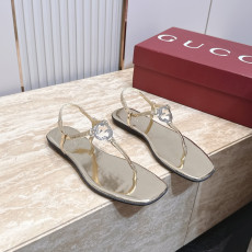 구찌 인터로킹 G 로고 통 샌들