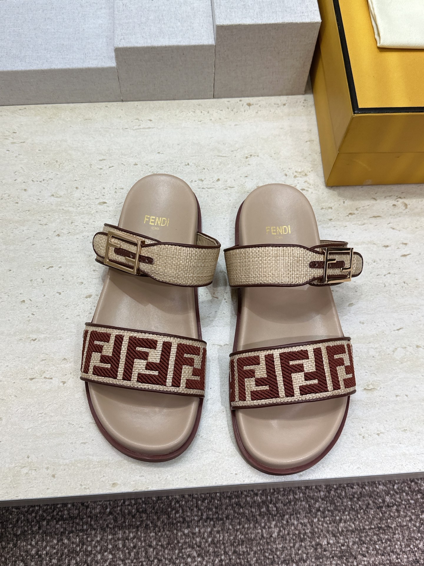 펜디 필 슬라이드