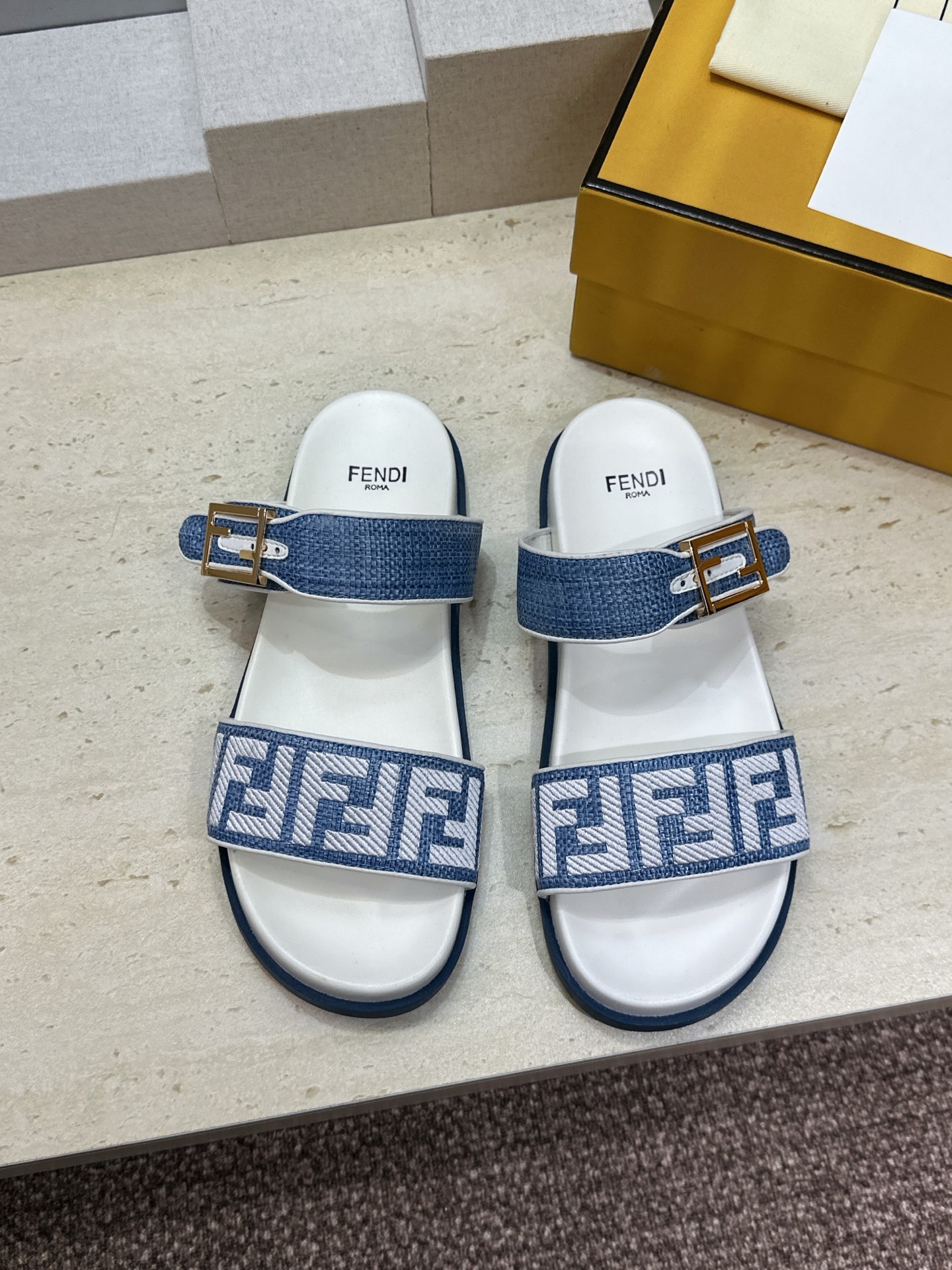 펜디 필 슬라이드