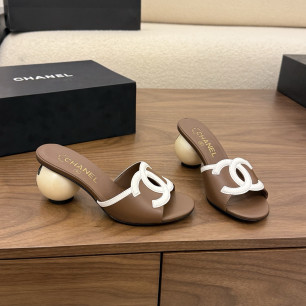 샤넬 2026 더블 C 진주 힐 샌들 7cm