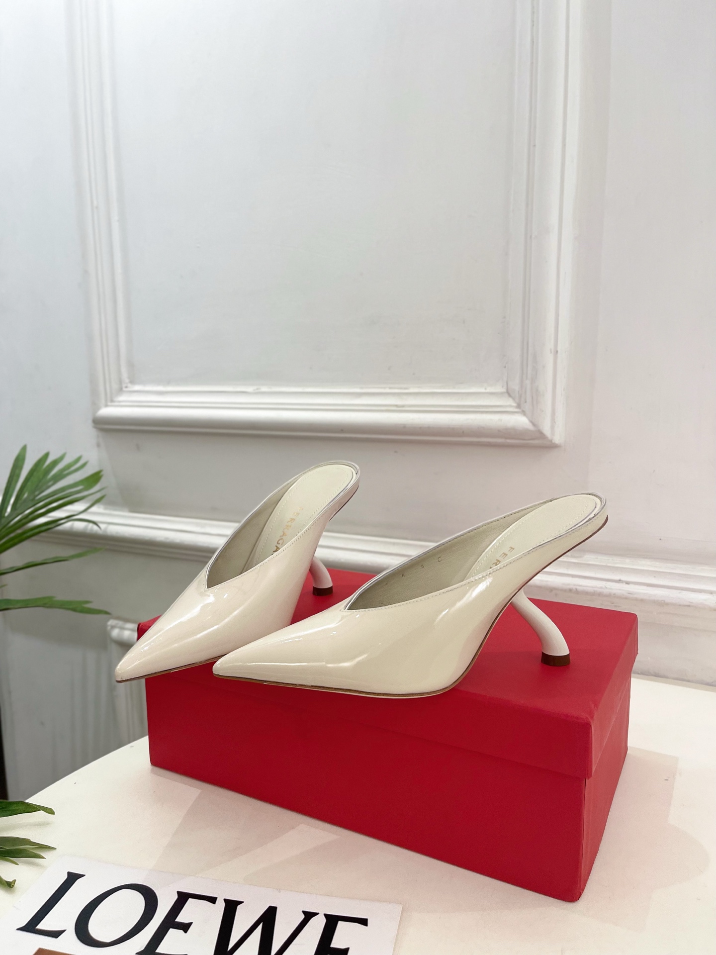 페라가모 S 쉐이프 힐 뮬 9cm