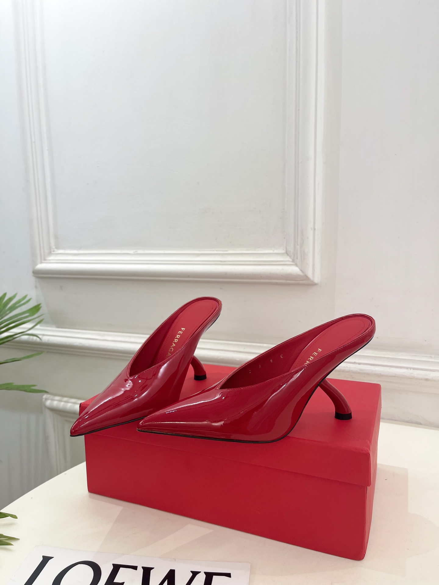 페라가모 S 쉐이프 힐 뮬 9cm