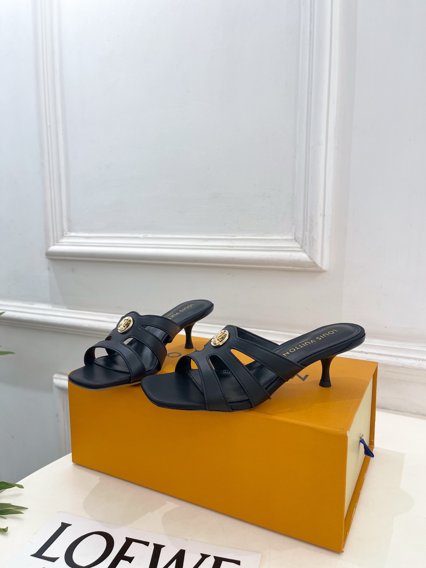 루이비통 26SS 레터 버클 키튼힐 뮬 5.5cm
