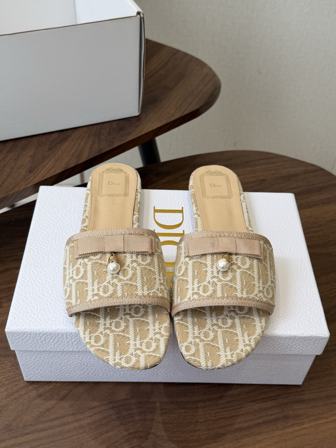 디올 블록힐 샌들