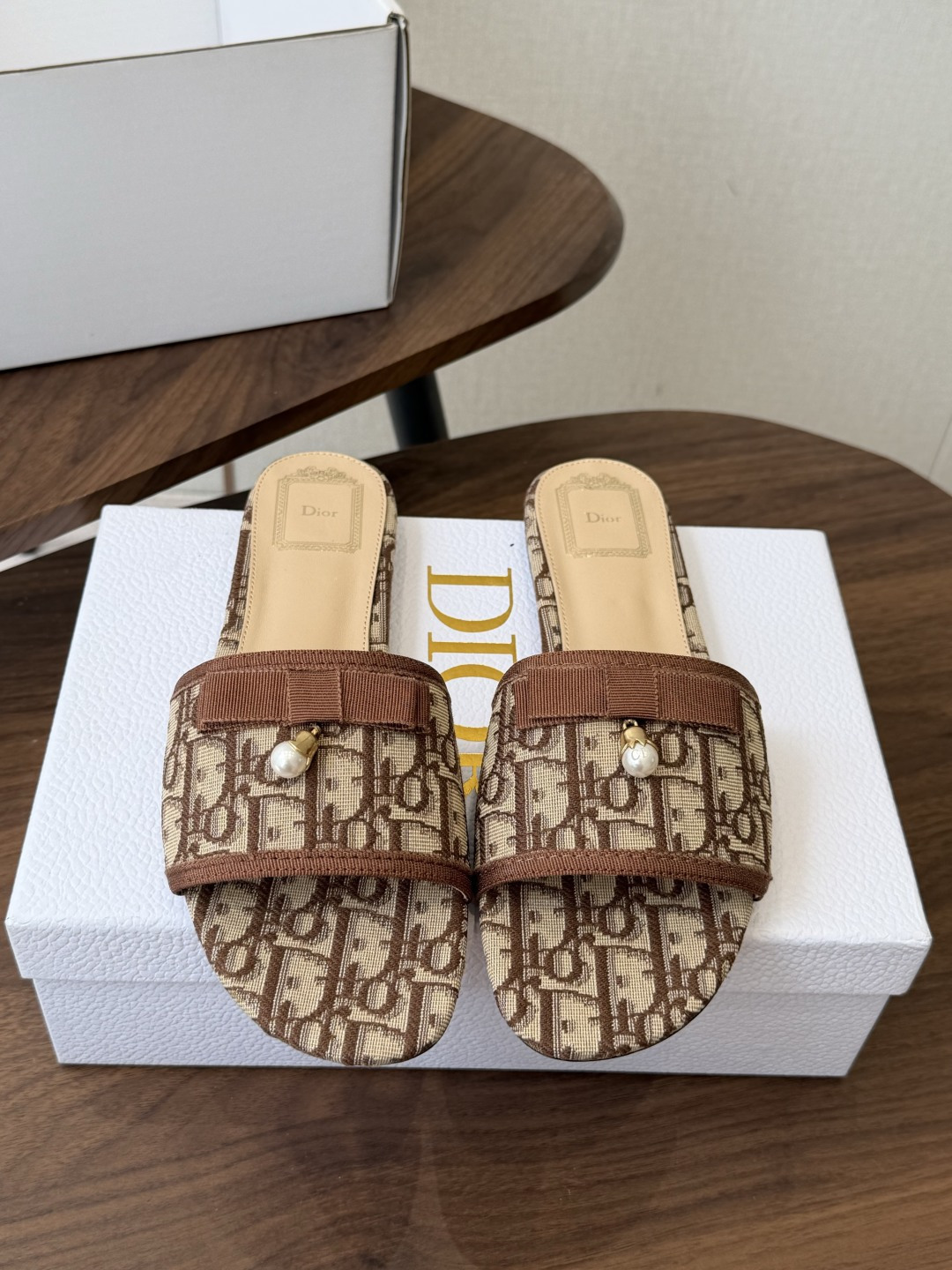 디올 블록힐 샌들