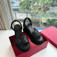 발렌티노 V로고 시그니처 플랫폼 샌들