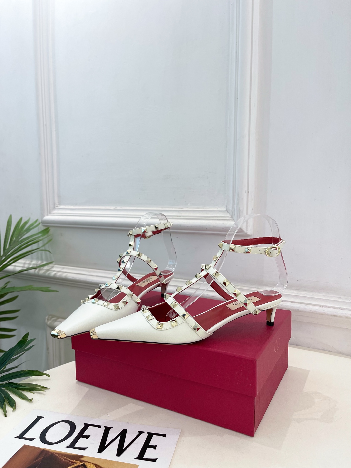 발렌티노 26SS 락스터드 힐 샌들 4cm