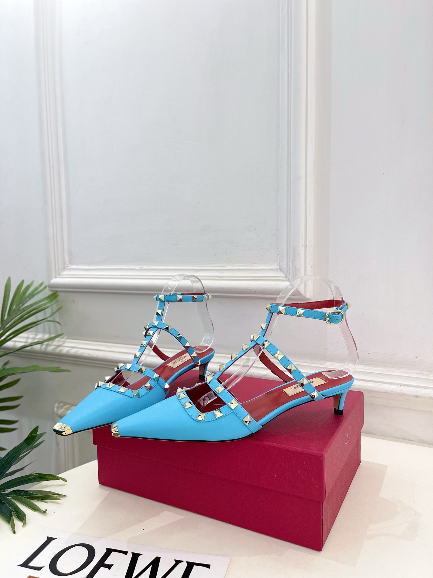 발렌티노 26SS 락스터드 힐 샌들 4cm