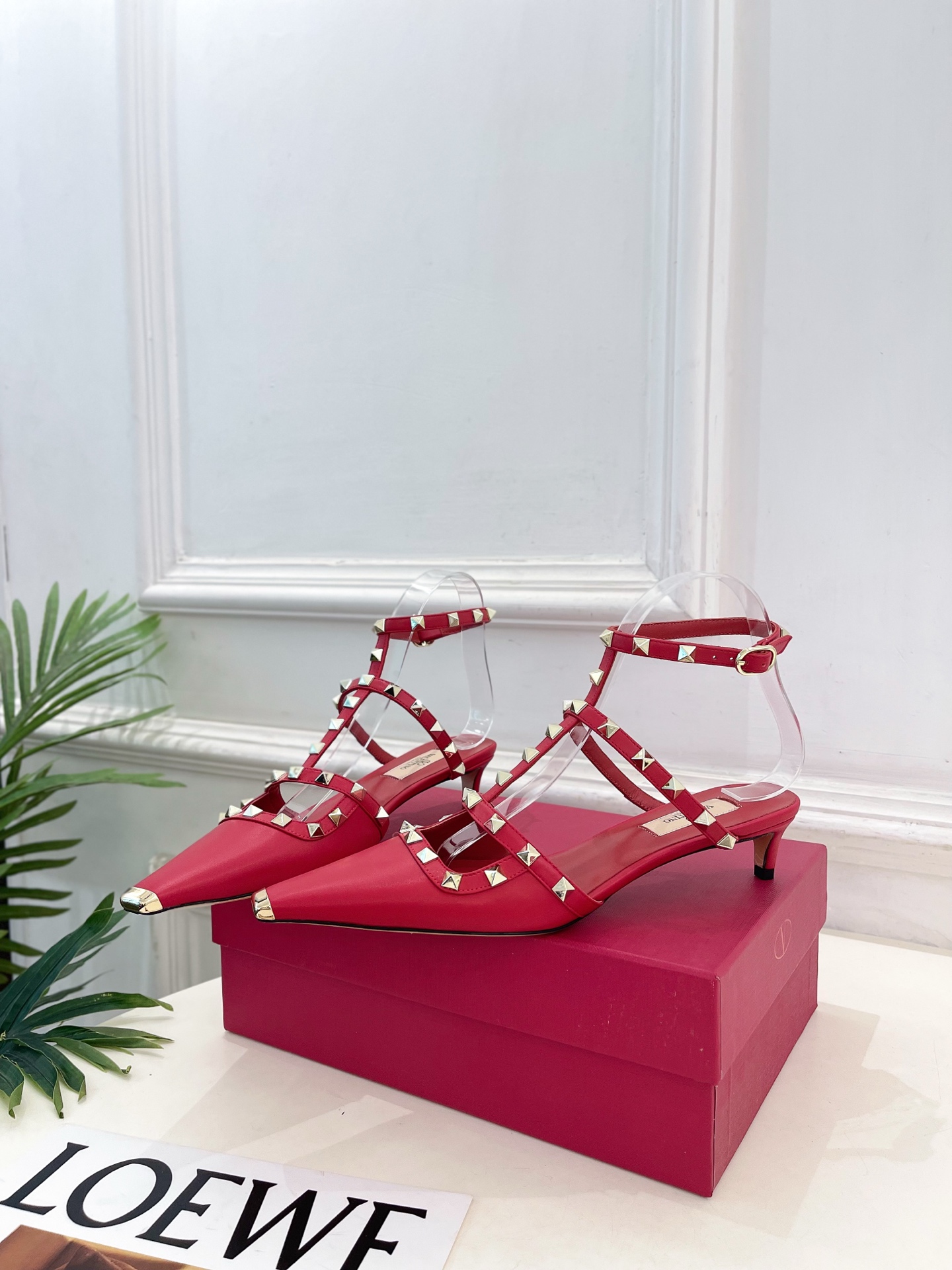 발렌티노 26SS 락스터드 힐 샌들 4cm