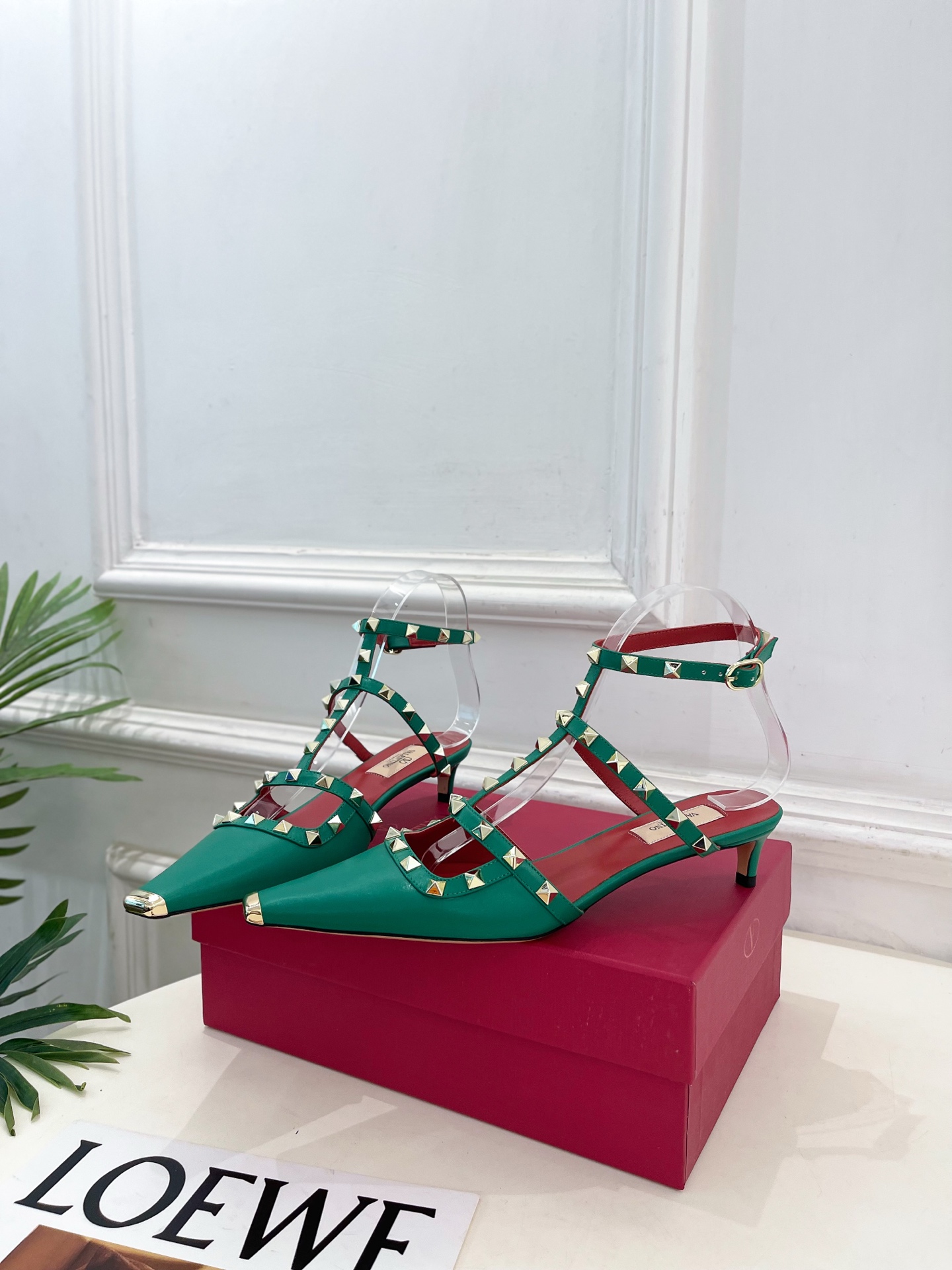발렌티노 26SS 락스터드 힐 샌들 4cm