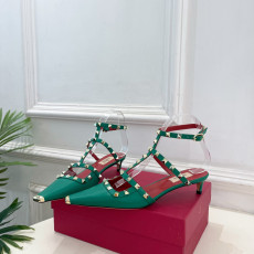 발렌티노 26SS 락스터드 힐 샌들 4cm