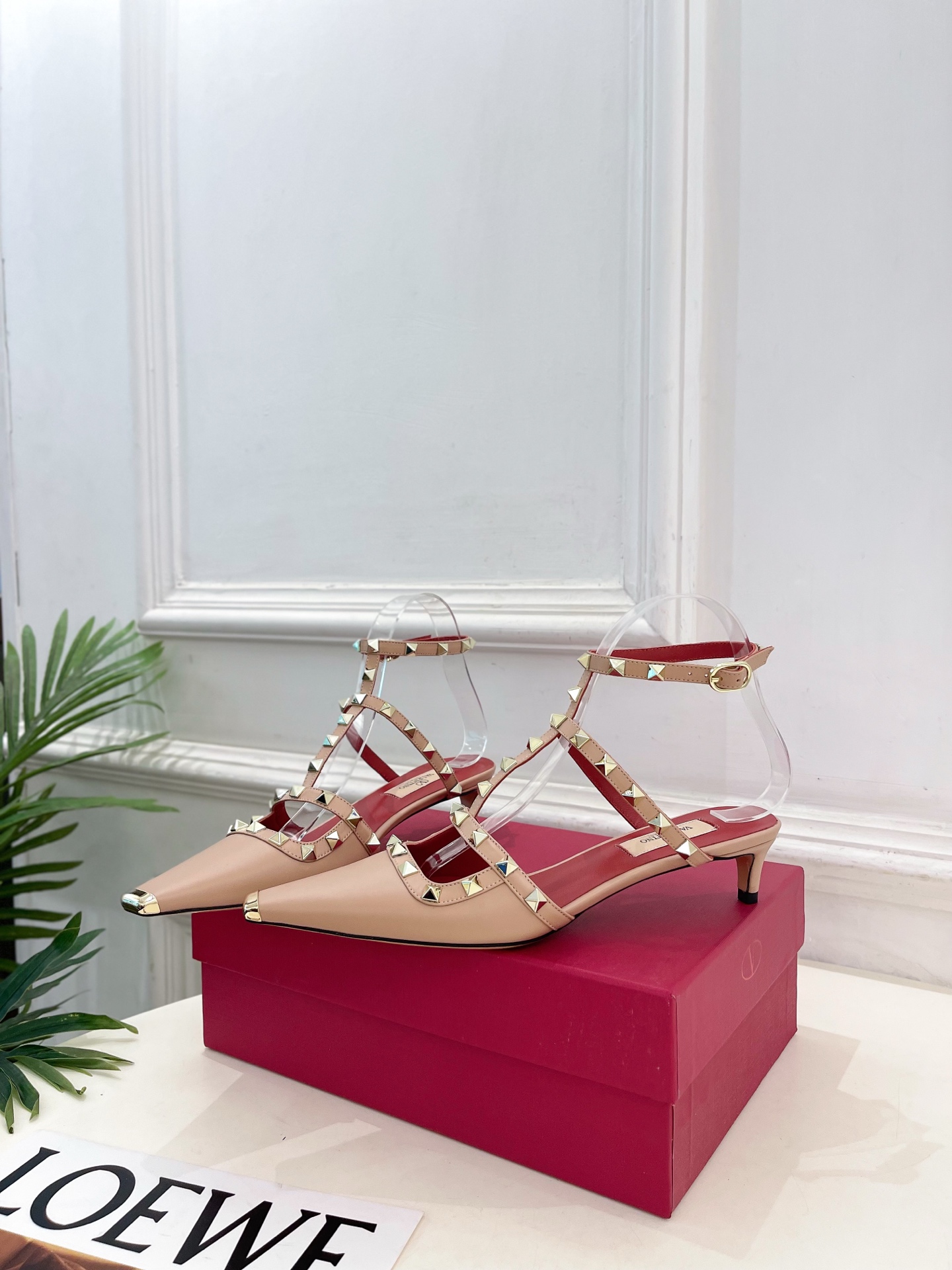 발렌티노 26SS 락스터드 힐 샌들 4cm