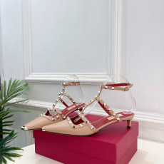 발렌티노 26SS 락스터드 힐 샌들 4cm