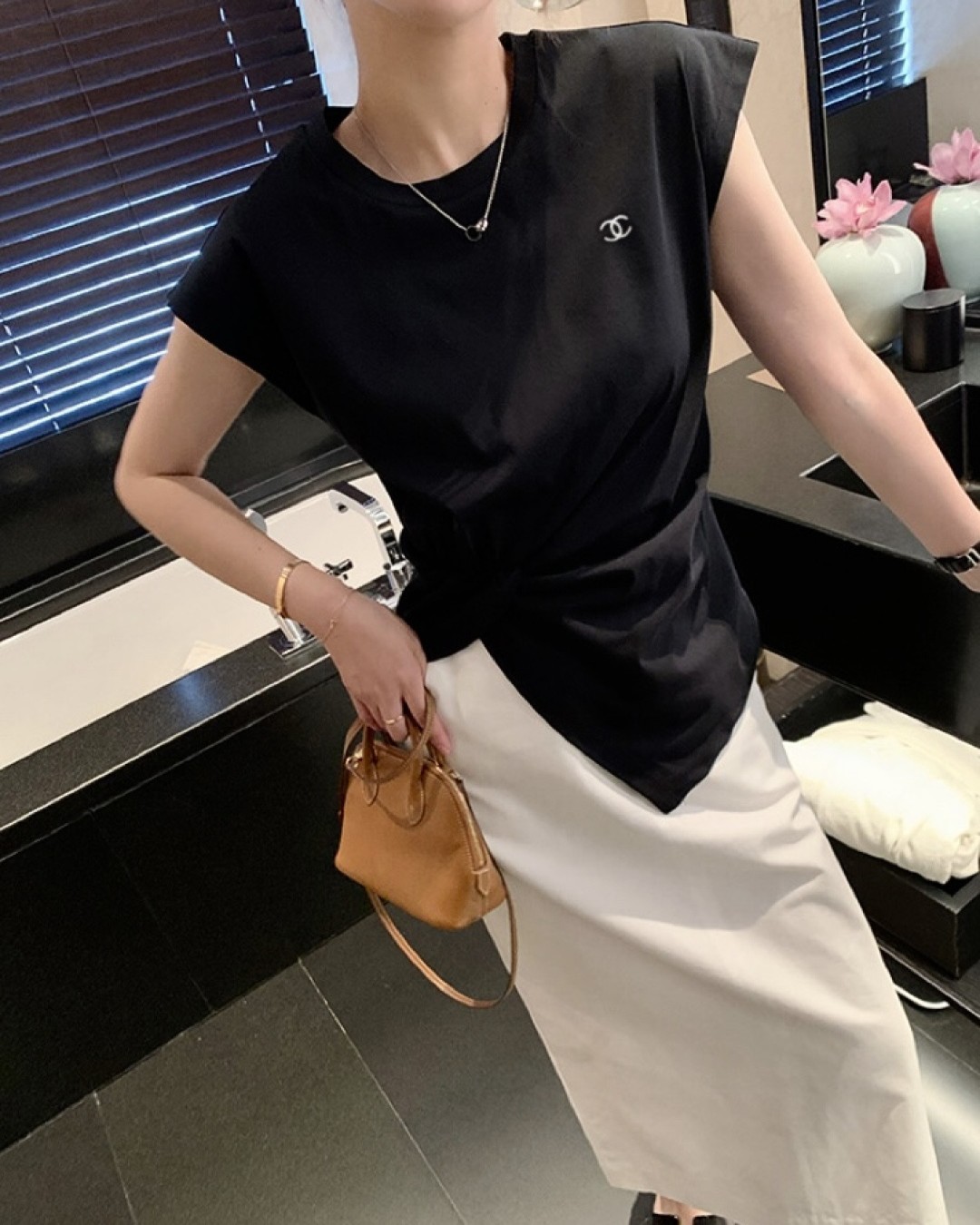 샤넬 26 신상 더블C 자수 티