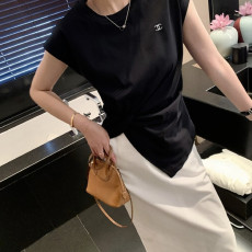 샤넬 26 신상 더블C 자수 티