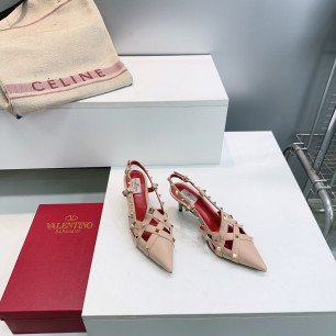 발렌티노 락스터드 슬링백 펌프스