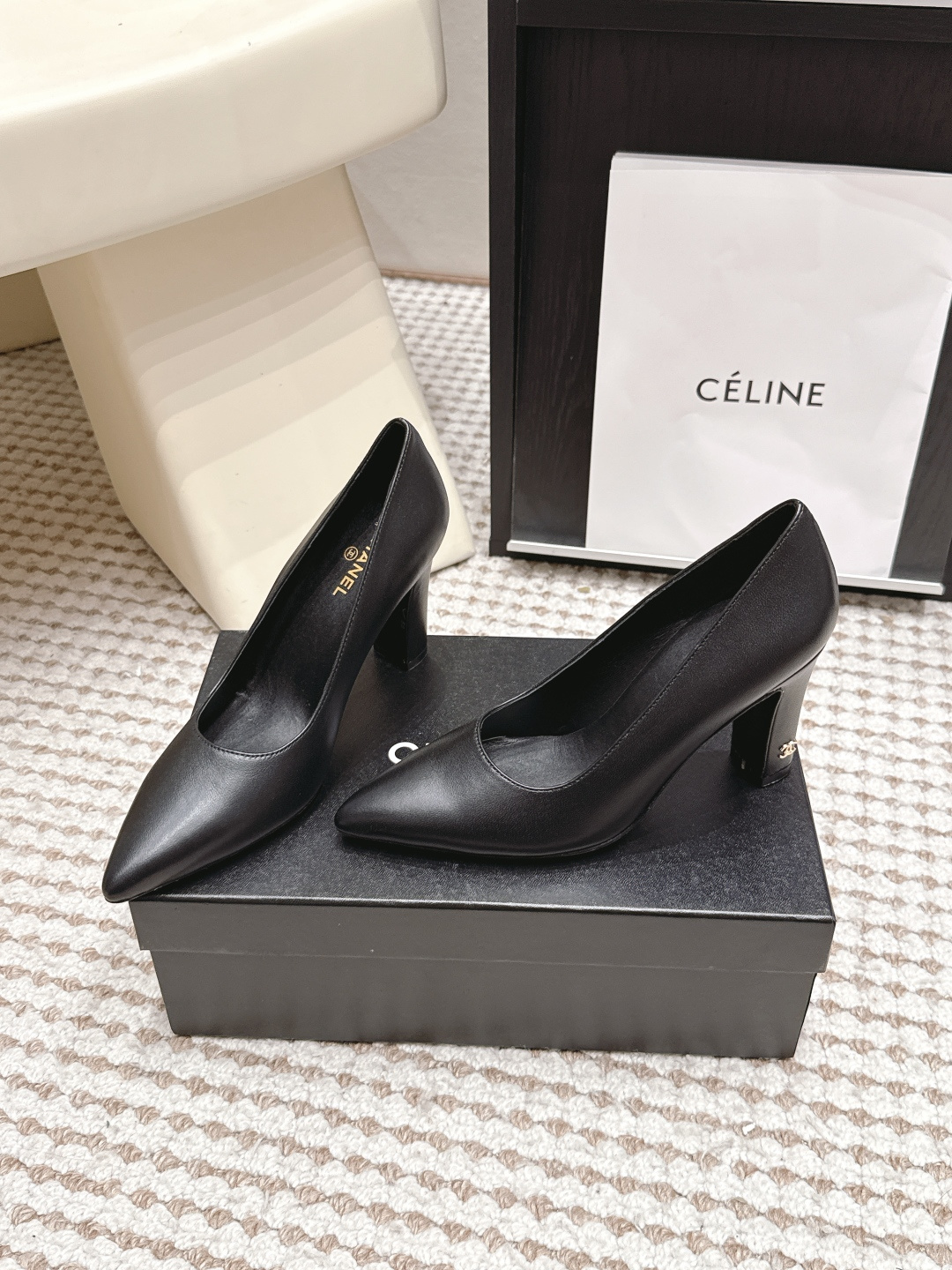 샤넬 26 신상 포인트 토 펌프스 9.5cm