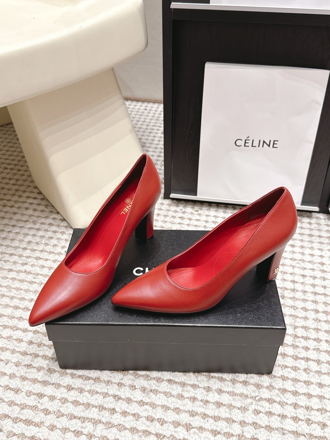샤넬 26 신상 포인트 토 펌프스 9.5cm