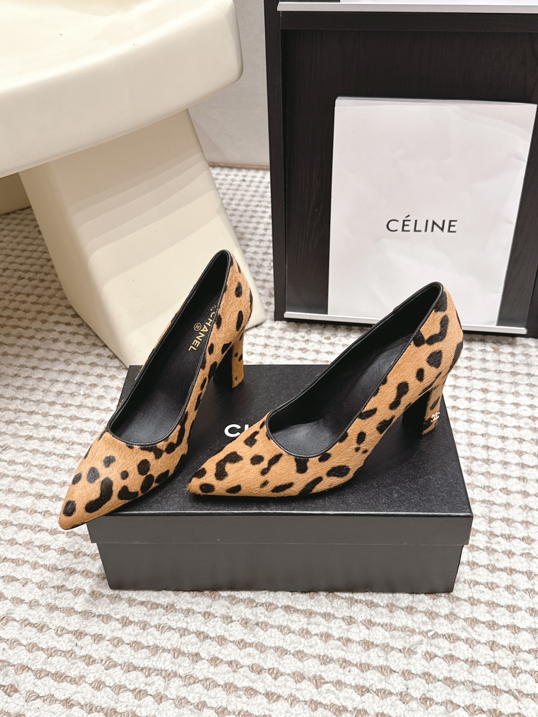 샤넬 26 신상 포인트 토 펌프스 9.5cm