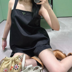 프라다 봄여름 신상 나시 탑