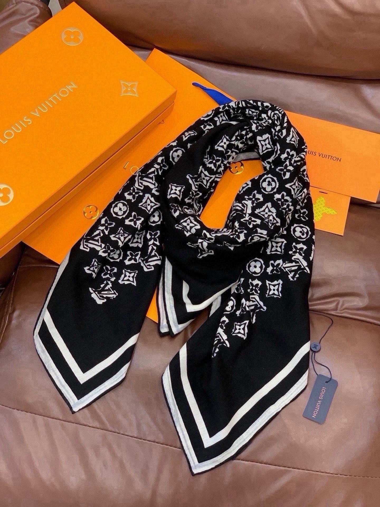 루이비통 Monogram Multicolor 숄