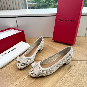 페라가모 바라 보우 펌프스
