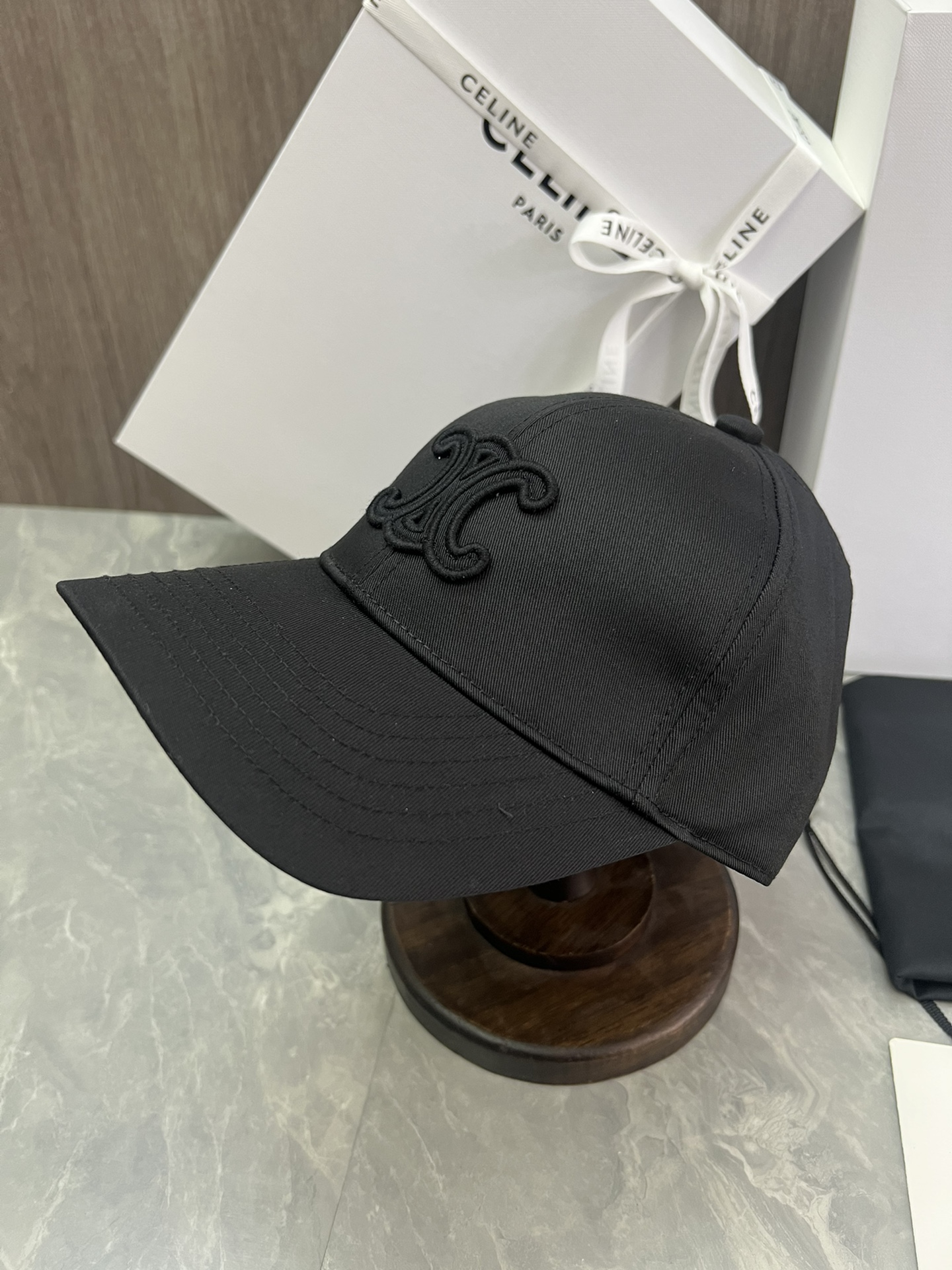 셀린느 트리옹프 로고 볼캡