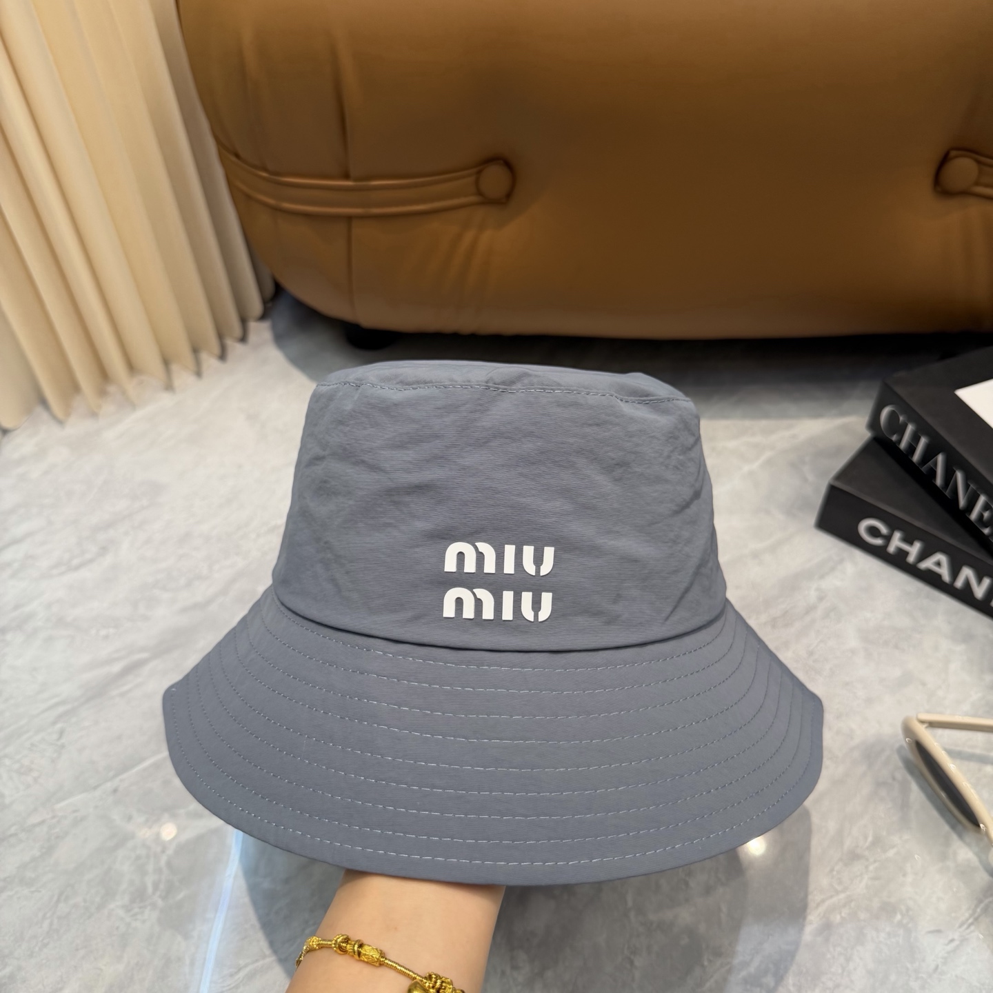 미우미우 신상 버킷햇
