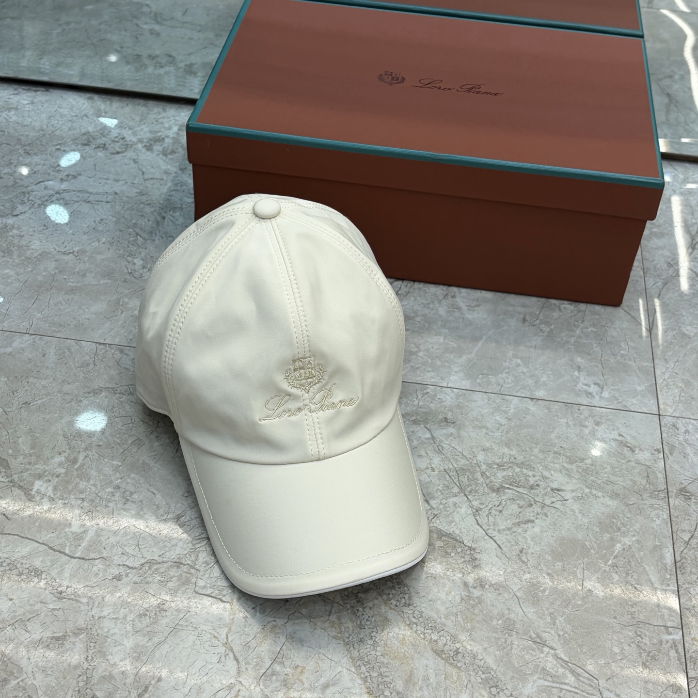 로로피아나 신상 볼캡