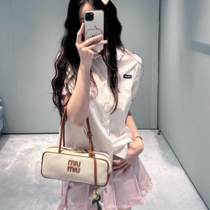 미우미우 26 신상 프릴 퍼프 셔츠
